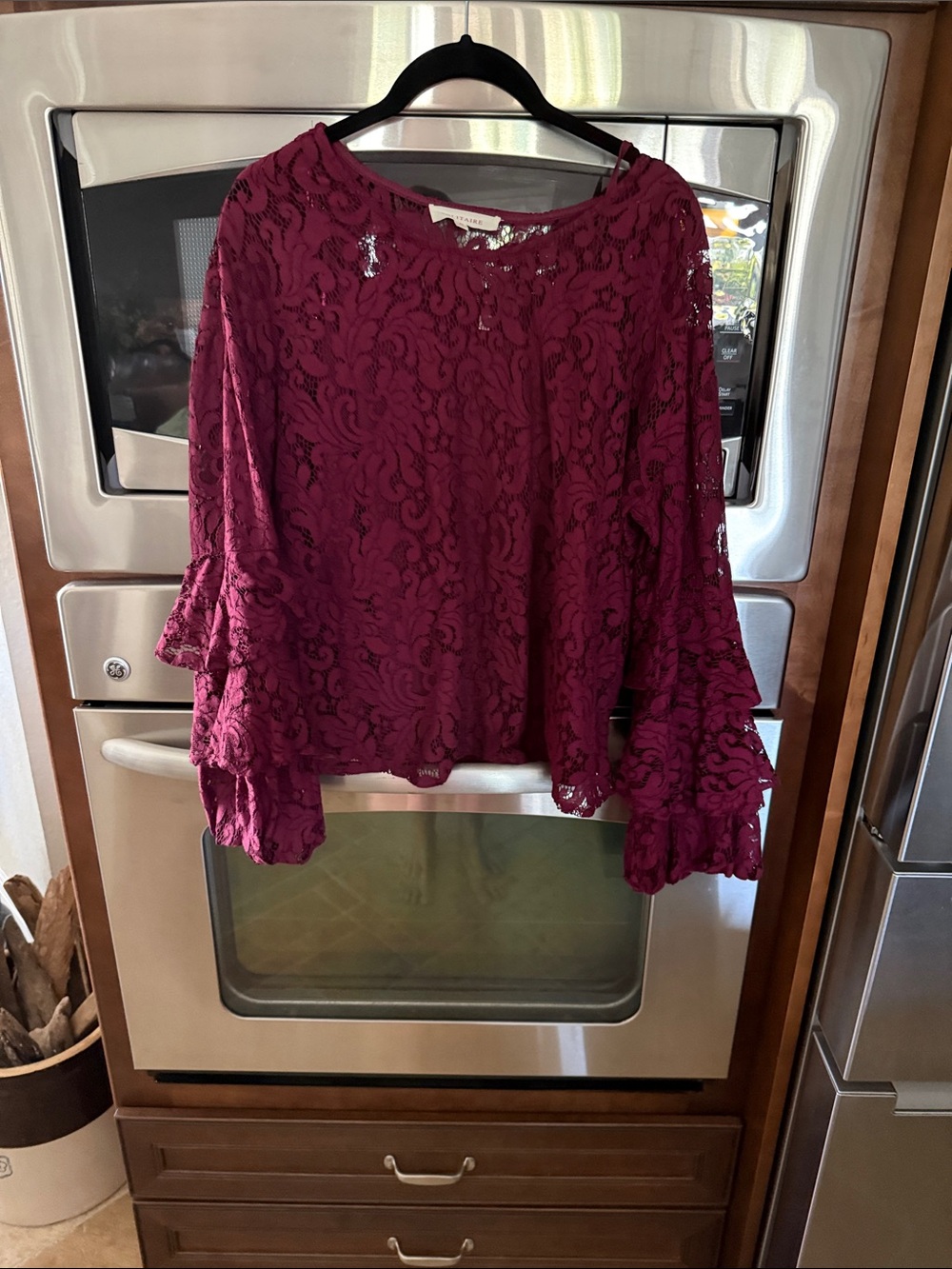 Solitaire Lace Bell-Sleeve Tunic in Berry Plum